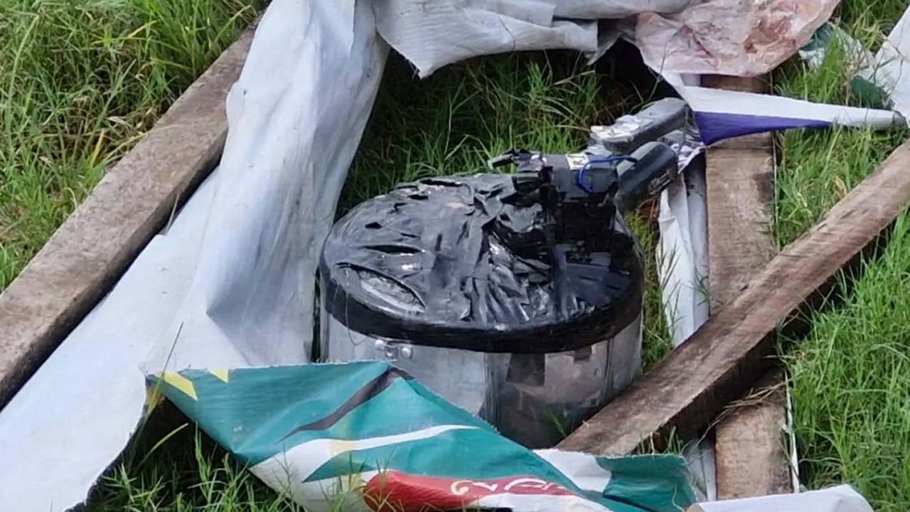 সাভারে স্কচটেপে মোড়ানো প্রেসার কুকার ঘিরে বোমা আতঙ্ক
