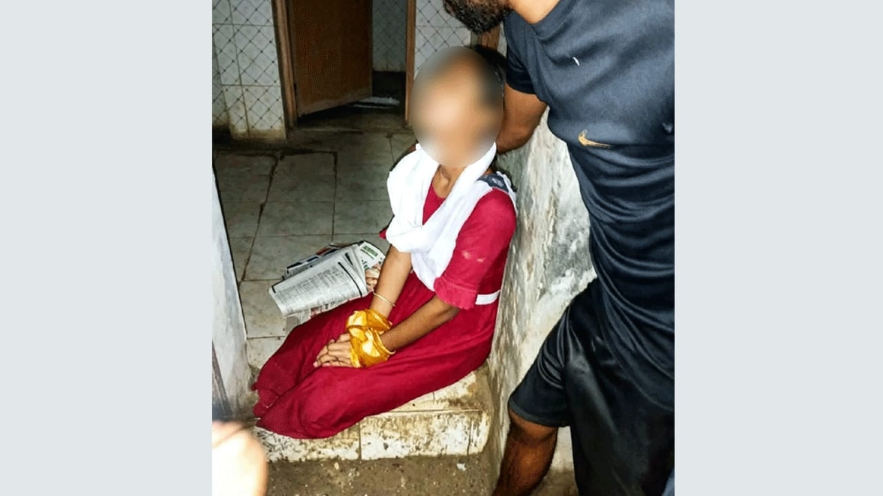 বাথরুম থেকে হাত-পা-মুখ বাঁধা অবস্থায় স্কুলছাত্রী উদ্ধার