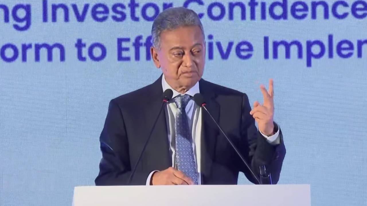 গ্যাস-বিদ্যুৎ সংকট সমাধান এক বছরেও সম্ভব নয়: অর্থমন্ত্রী