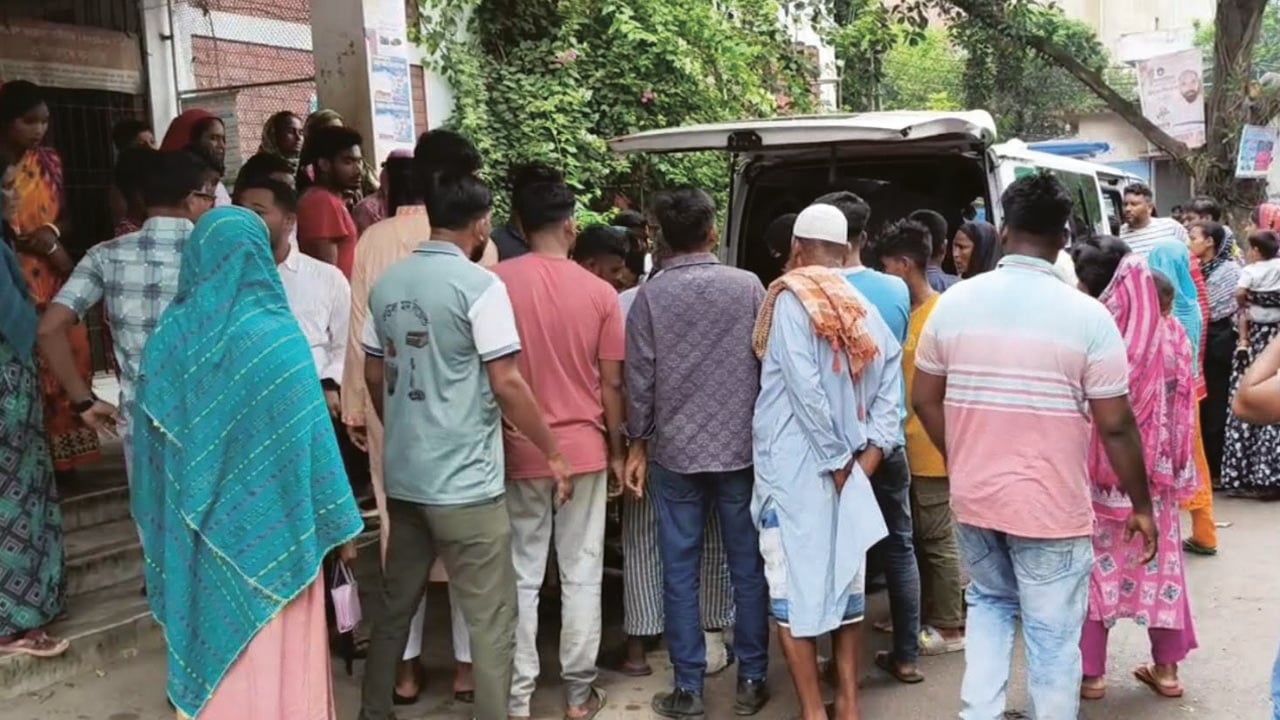 ব্রাহ্মণবাড়িয়ায় পিকআপের ধাক্কায় মা-ছেলেসহ নিহত ৩