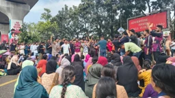 আগারগাঁওয়ে শিক্ষার্থীদের সড়ক অবরোধ