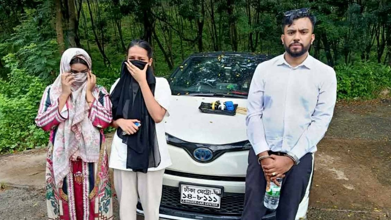 স্বরাষ্ট্র মন্ত্রণালয়ের স্টিকার লাগিয়ে গাড়িতে ইয়াবা পাচার, আটক ৩