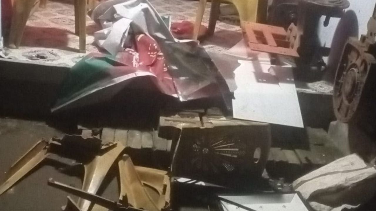 পিরোজপুরে বিএনপির কার্যালয়ে ভাঙচুর, ২ ককটেল উদ্ধার