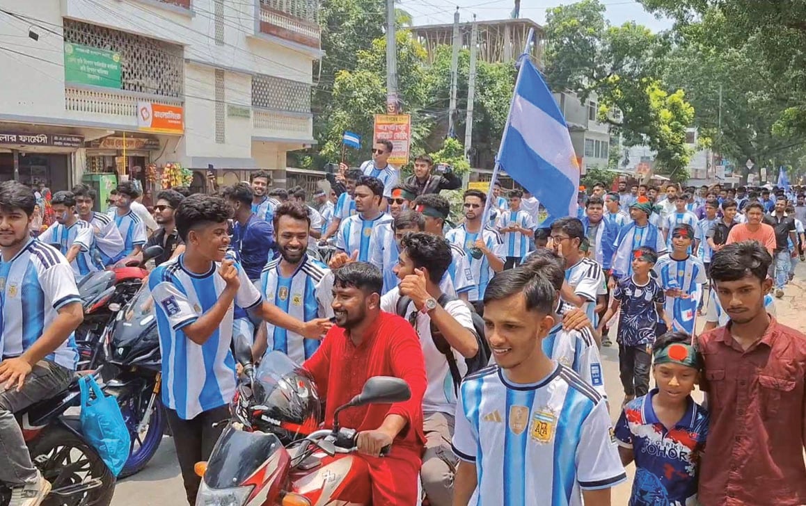 ঝিনাইদহে আর্জেন্টিনা সমর্থকদের শোভাযাত্রা