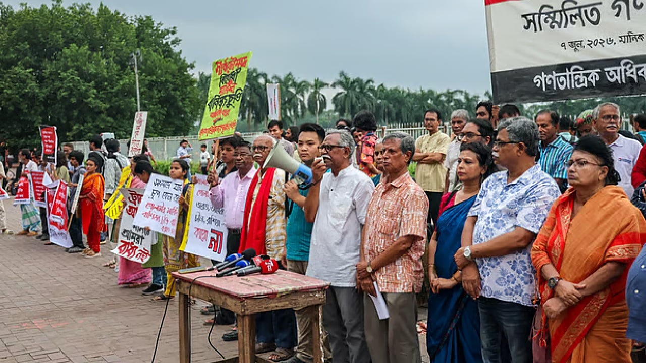 মার্কিন বাণিজ্যচুক্তি নিয়ে সরকারের জবাবদিহি দাবি আনু মুহাম্মদের