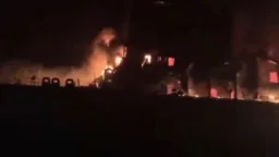 হরমুজে মাইন বিস্ফোরণ, ২০ লাখ ব্যারেল তেলসহ সুপারট্যাংকারে আগুন