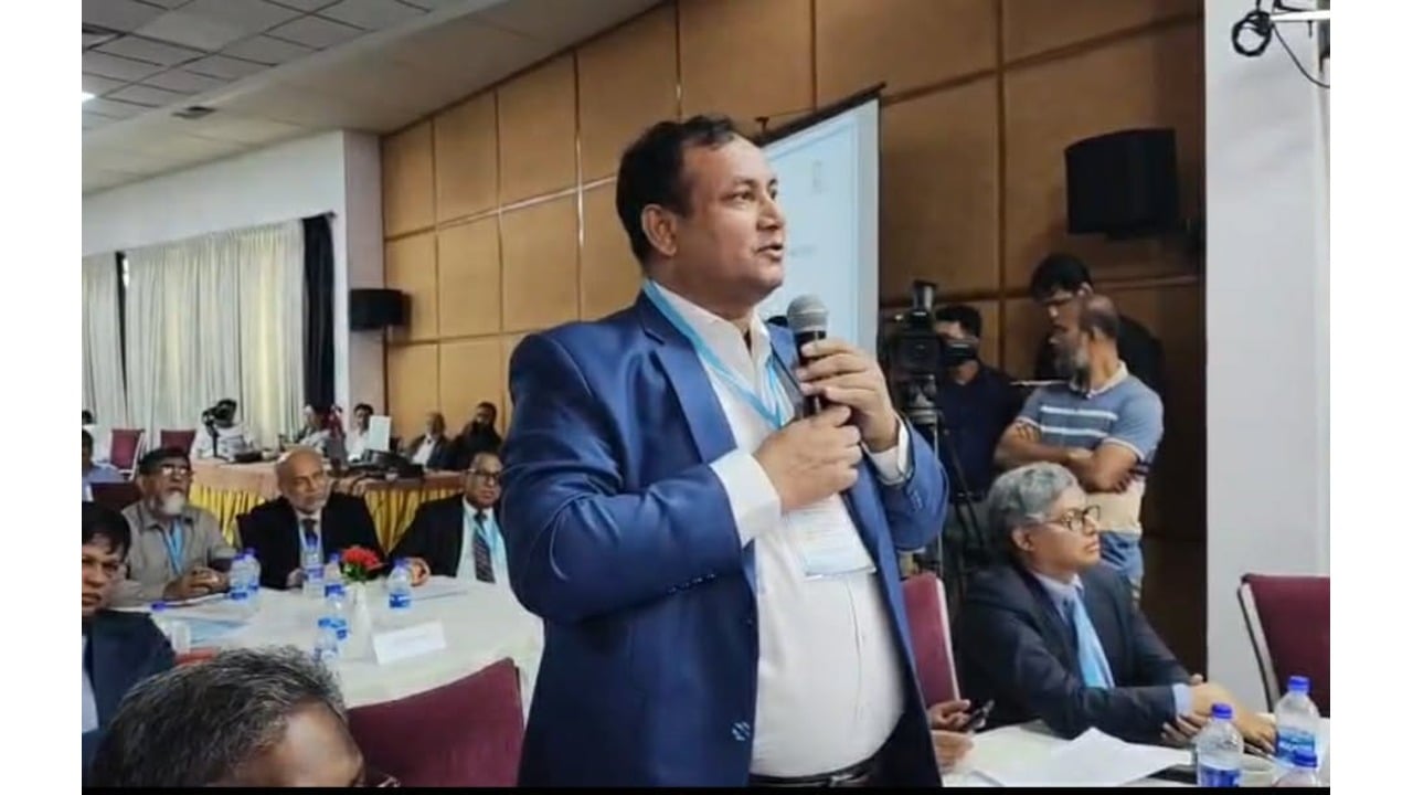 সাত কলেজের শিক্ষকদের গবেষণামুখী মানসিকতা নেই: ডিসিইউ উপাচার্য