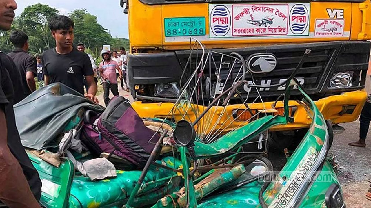 সিলেটে ট্রাক-অটোরিকশার সংঘর্ষে প্রাণ গেলো ৪ জনের