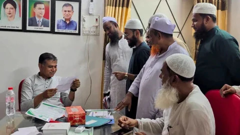 ব্রাহ্মণবাড়িয়ায় কনসার্ট স্থগিতের দাবিতে মাদ্রাসাছাত্রদের স্মারকলিপি