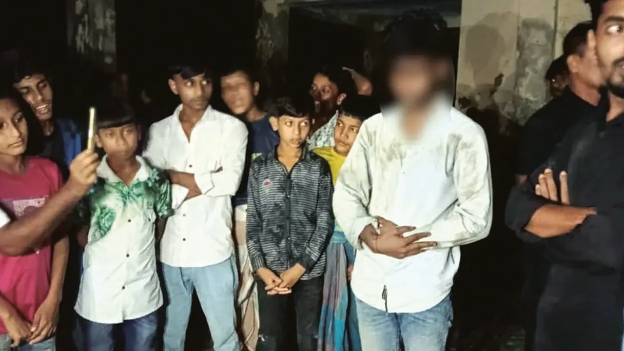 চুরির অপরাধে যুবককে ১০০ রাকাত নামাজ পড়ালেন গ্রামবাসী