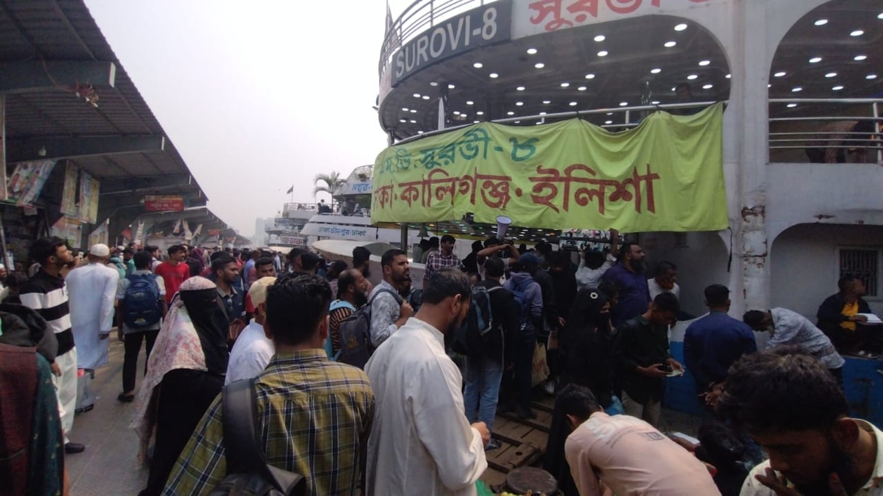 পাটুরিয়া-দৌলতদিয়া রুটে ফেরি চলাচল শুরু (1)