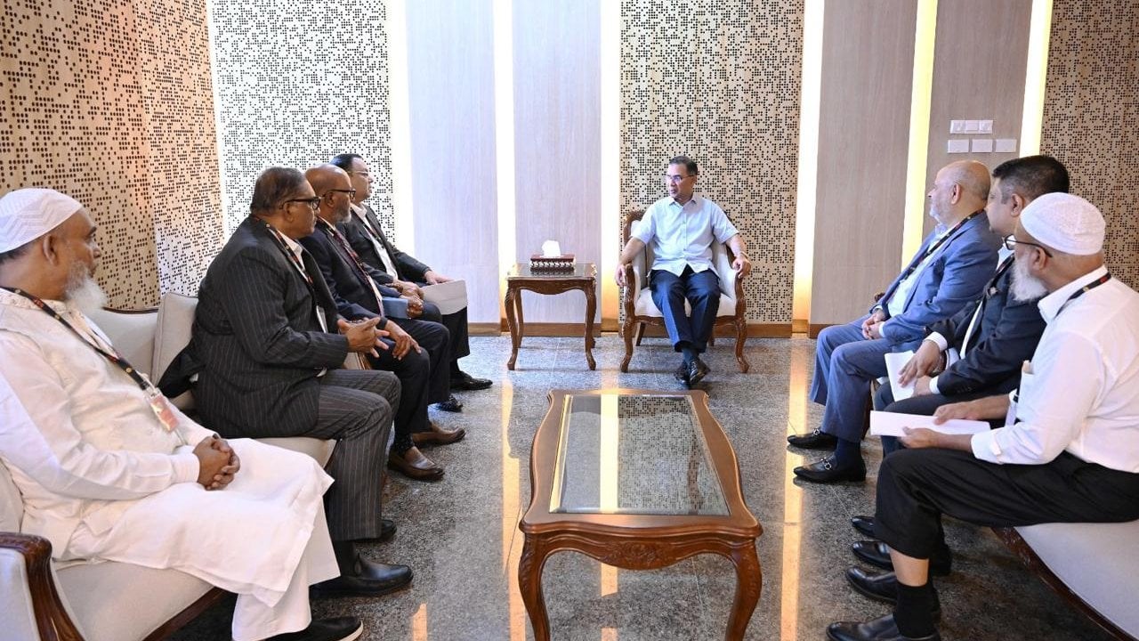 বস্ত্রশিল্পের সমস্যা সমাধানে উচ্চপর্যায়ের কমিটি গঠনের নির্দেশ প্রধানমন্ত্রীর