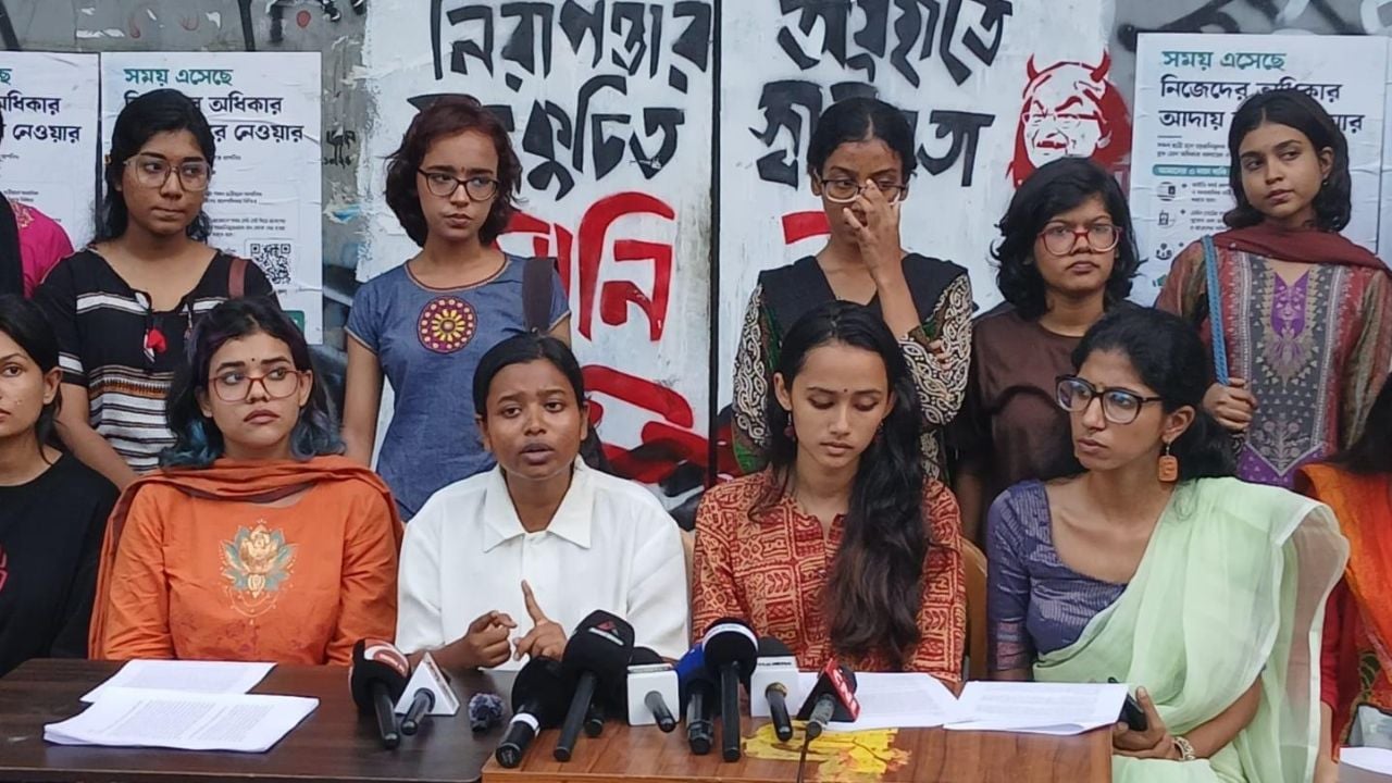 ঢাবির ছাত্রী হলে সান্ধ্য আইন সম্পূর্ণ বাতিলের দাবি