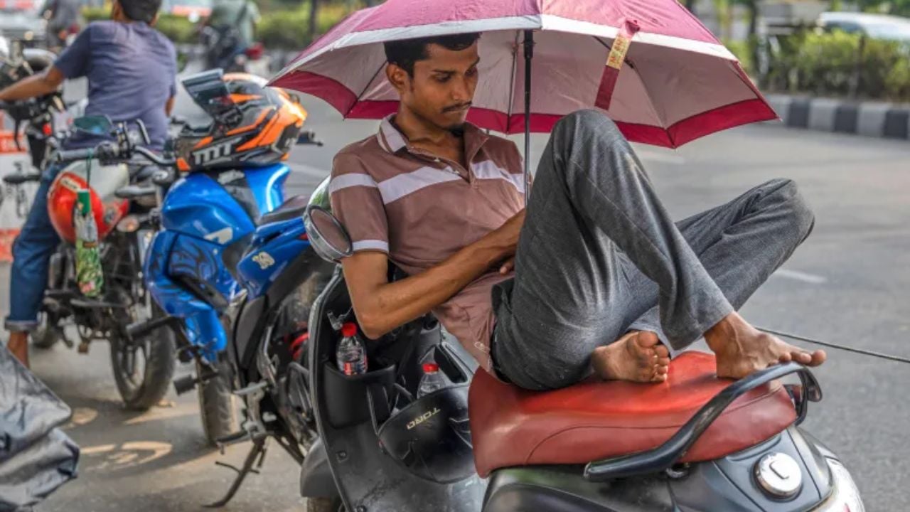 বাংলাদেশের অর্থনীতিতে ইরান যুদ্ধের বড় ধাক্কা