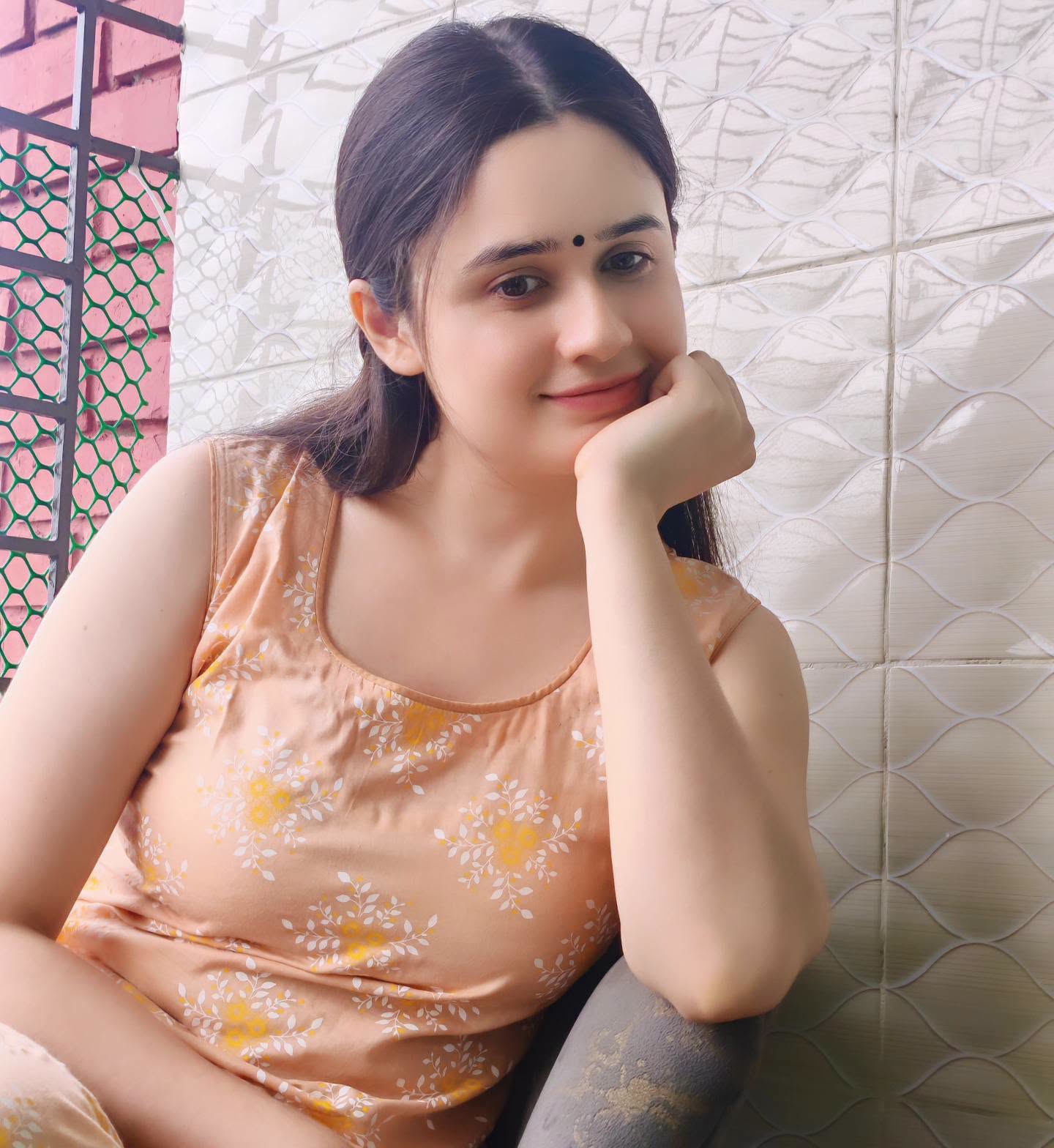 আনমনে ঐশী