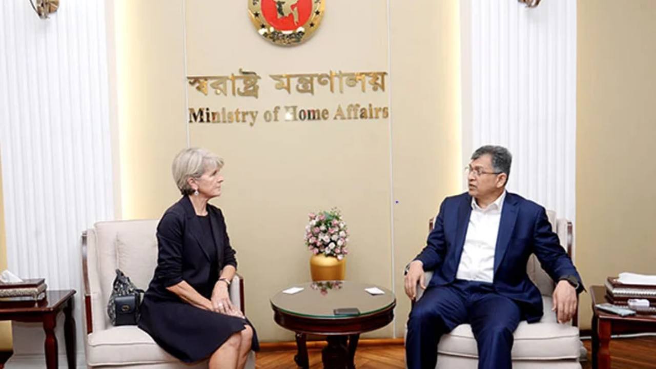 রোহিঙ্গা সংকট সমাধানে আন্তর্জাতিক চাপ বাড়ানোর আহ্বান স্বরাষ্ট্রমন্ত্রীর