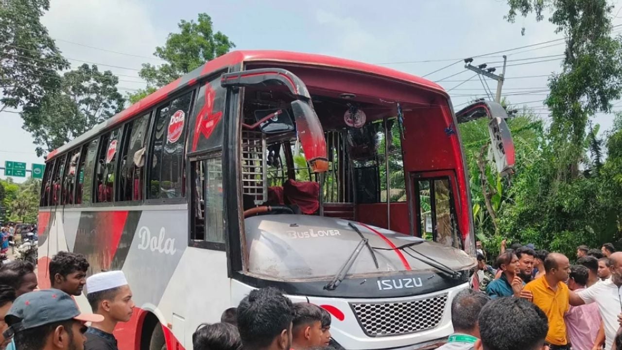 গোপালগঞ্জে বাস-মোটরসাইকেল সংঘর্ষ, নিহত ৫
