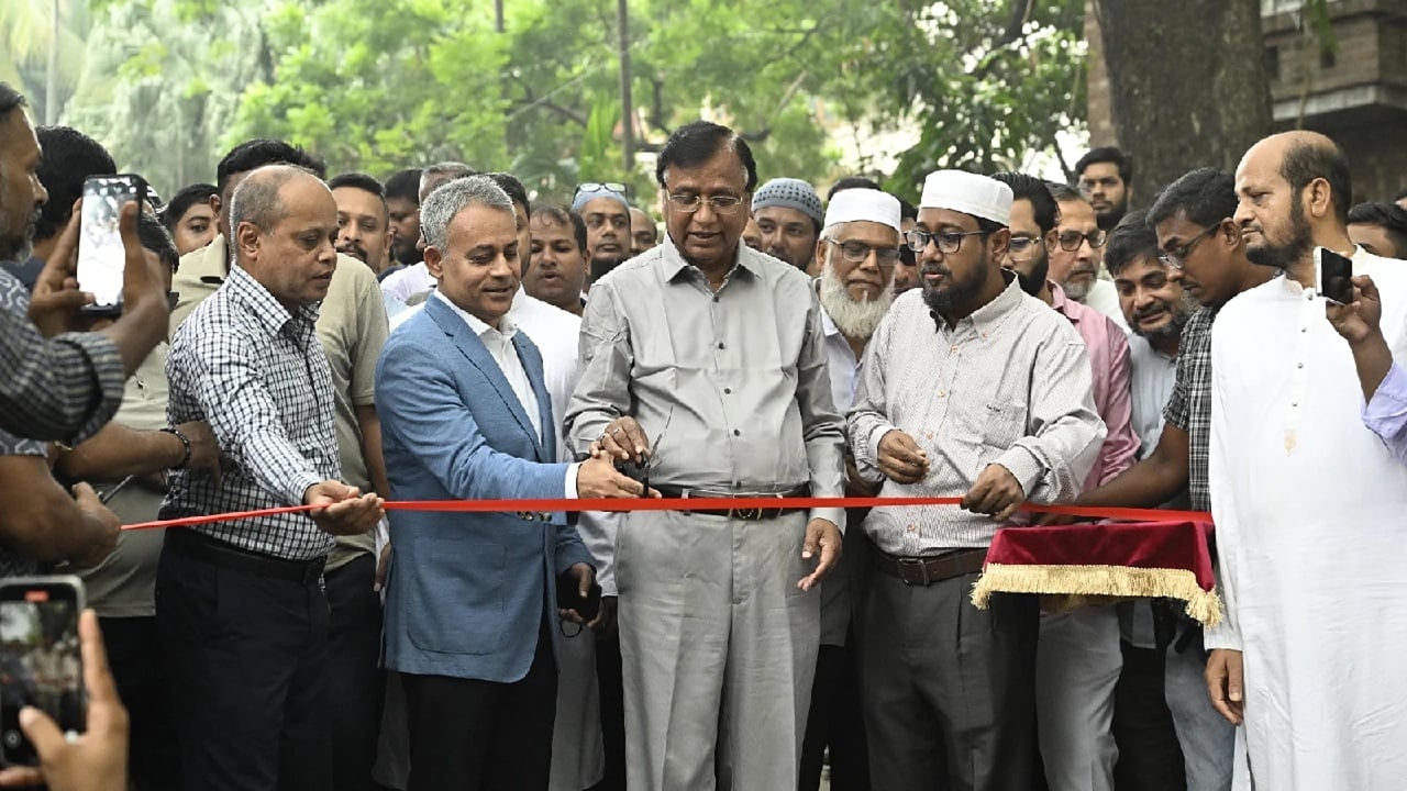 ধানমন্ডি লেকের কাদা-বর্জ্য অপসারণে ব্যয় ২৬ কোটি টাকা