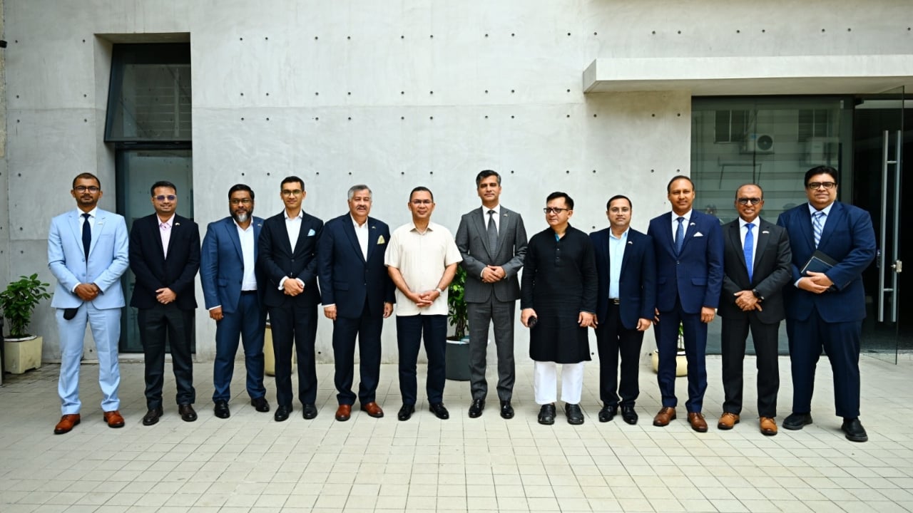 প্রধানমন্ত্রীর সঙ্গে অ্যামচেম প্রতিনিধিদলের সৌজন্য সাক্ষাৎ