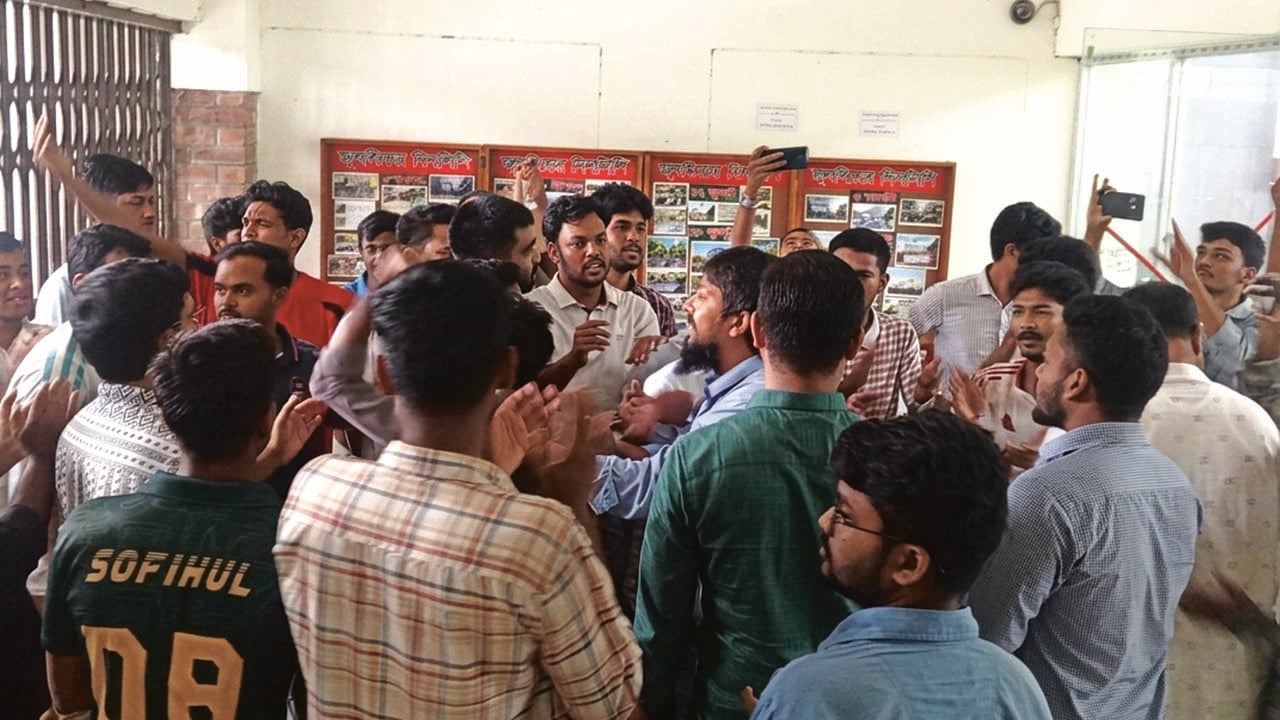 জুলাই গণঅভ্যুত্থান দিবসের অনুষ্ঠানে ছাত্রদল-শিবিরের হট্টগোল