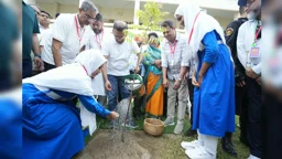 ফুলগাজীর বেগম খালেদা জিয়া কলেজে গাছ লাগালেন প্রধানমন্ত্রী