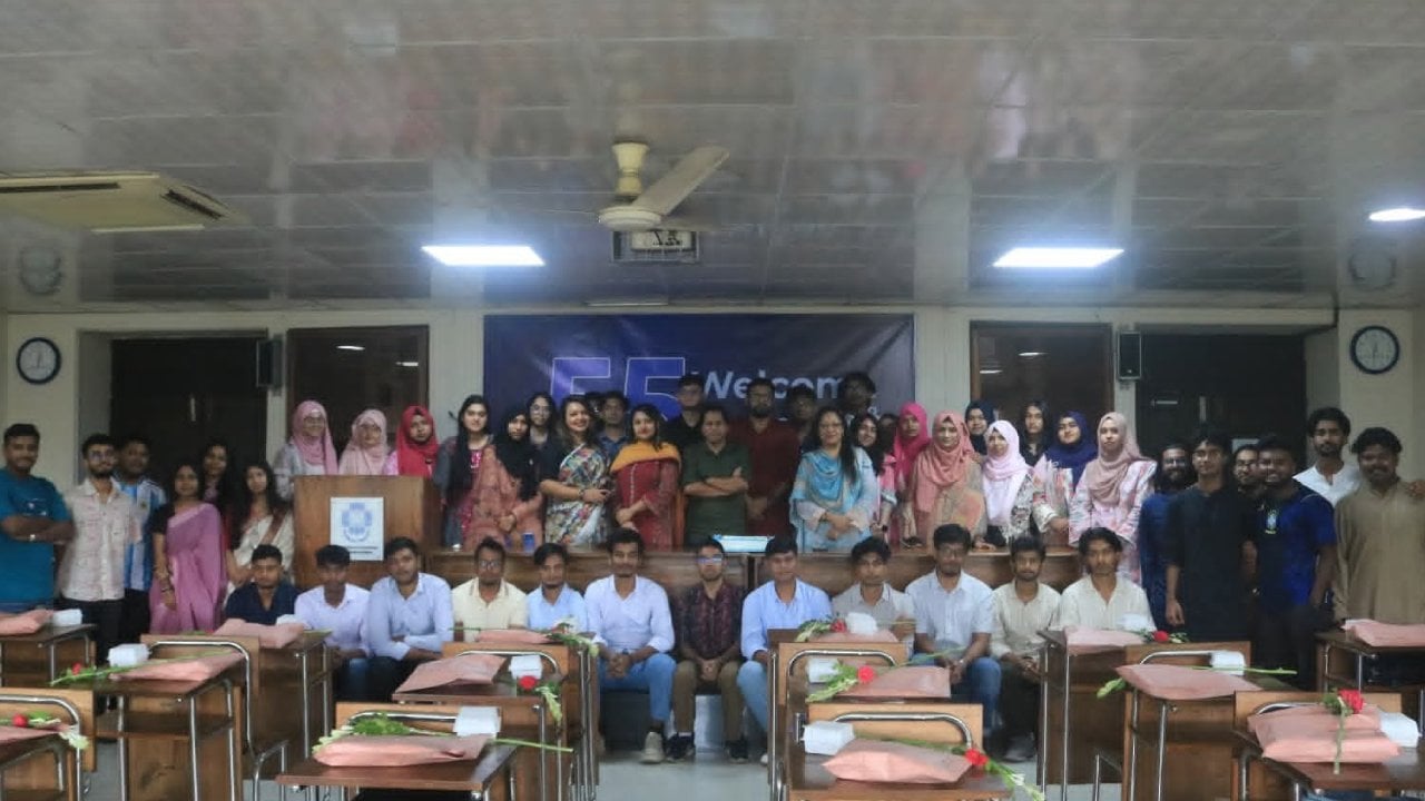 নবীনদের পদচারণায় মুখরিত জাহাঙ্গীরনগর বিশ্ববিদ্যালয়