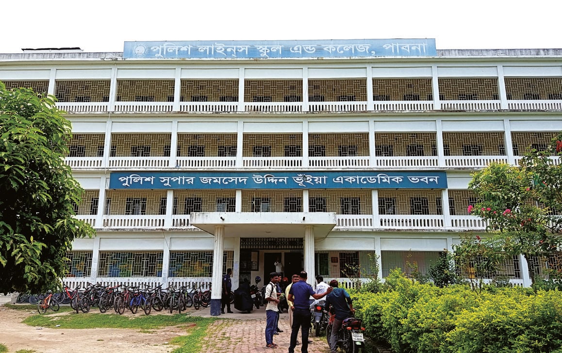 শ্রেণিকক্ষে খুলে পড়লো ফ্যান, আহত শিক্ষার্থী