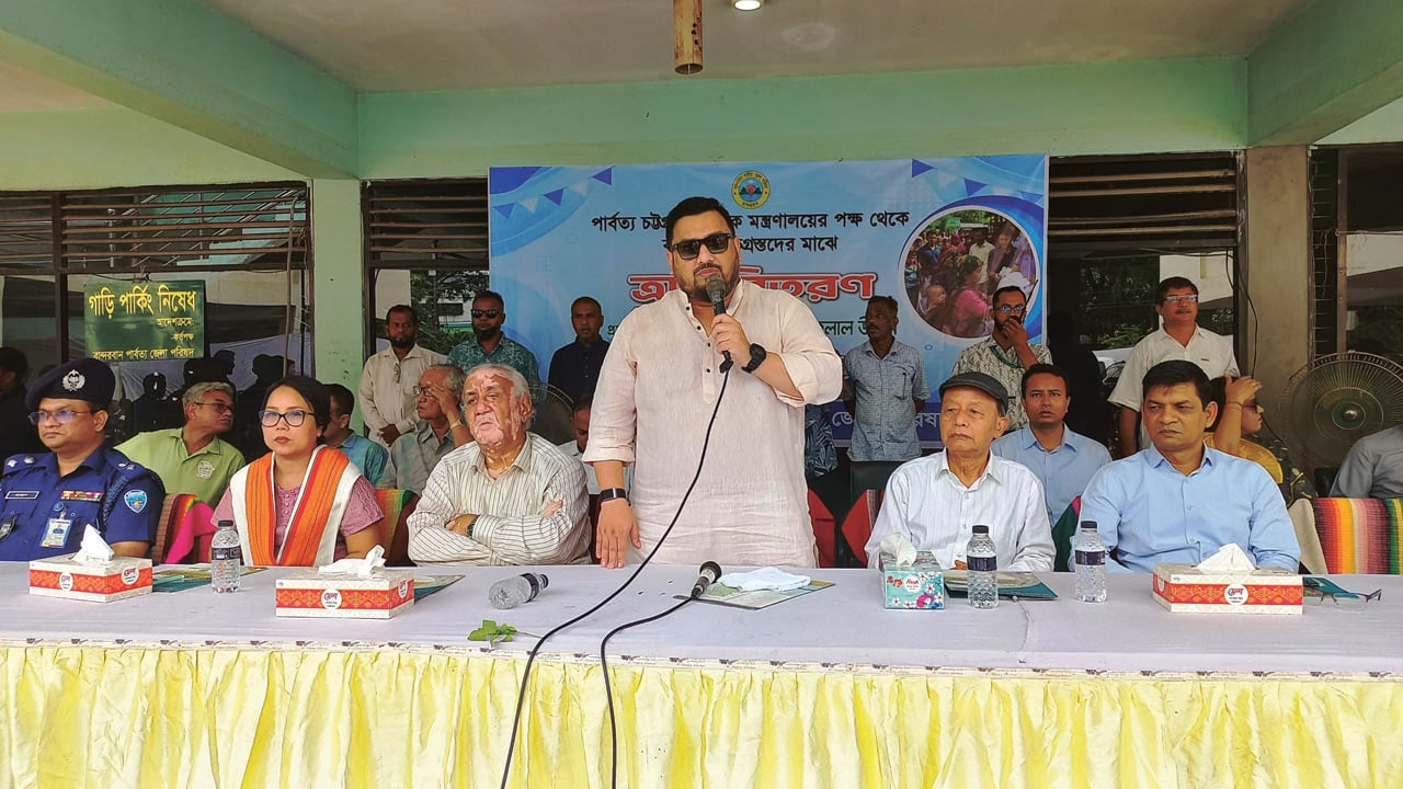 ‘বন্যায় ক্ষতিগ্রস্ত পরিবারগুলোর পুনর্বাসনে উদ্যোগ নেওয়া হচ্ছে’