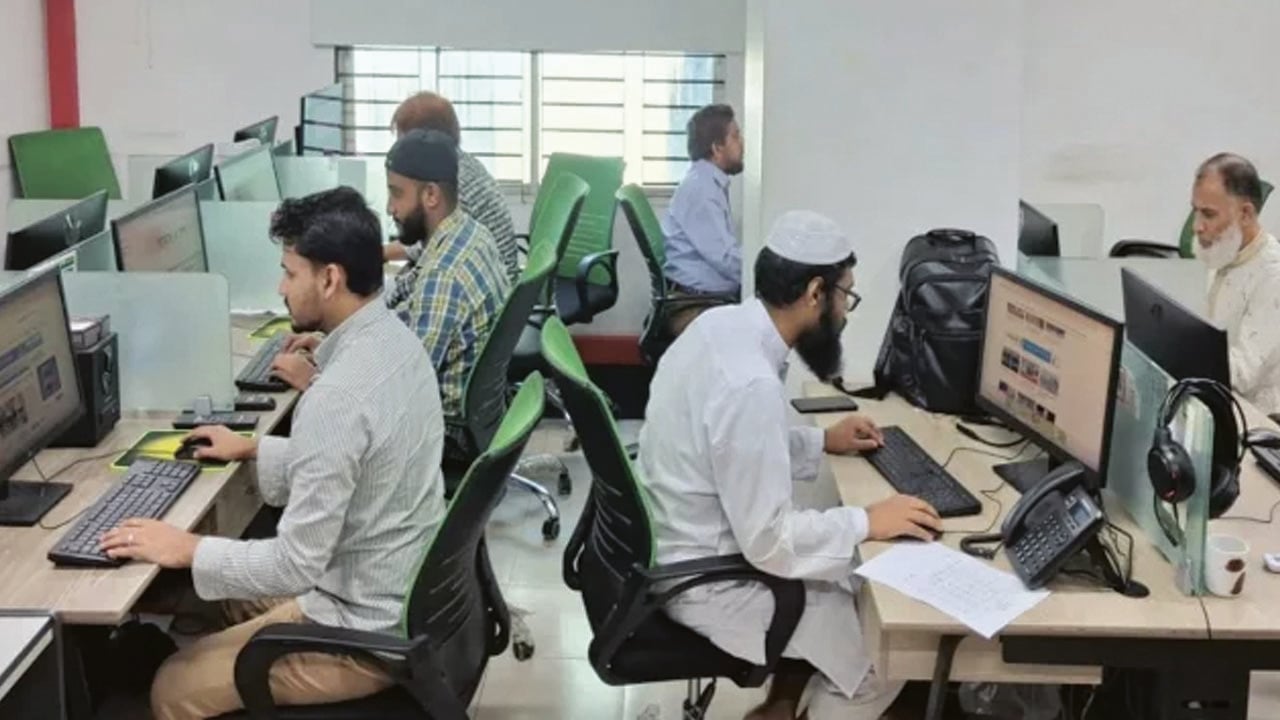 এক সপ্তাহ ছুটি শেষে সোমবার খুলছে অফিস ও ব্যাংক