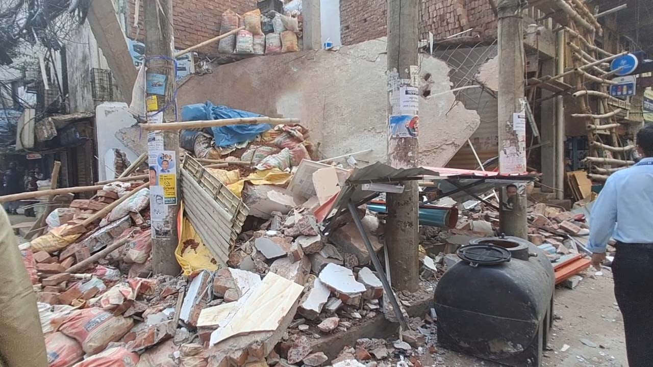 রাজউকের অভিযানে গুড়িয়ে দেওয়া হয়েছে অবৈধ স্থাপনা