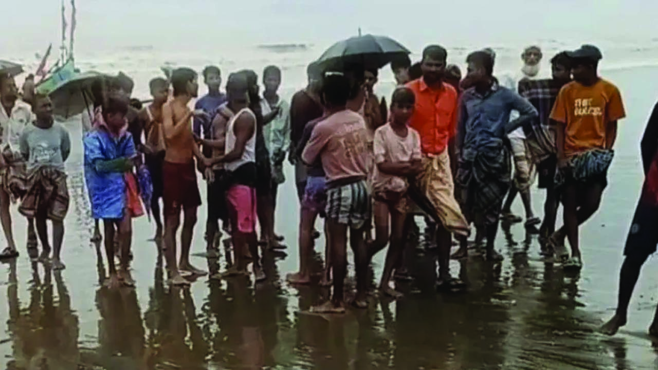 রাখাইন থেকে আসা রোহিঙ্গাবাহী নৌকাডুবি, উদ্ধার ১৮