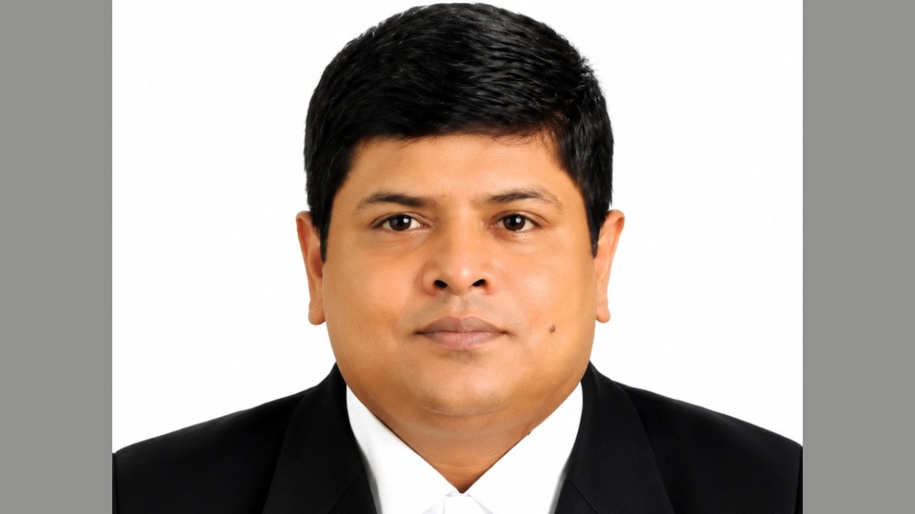 পদত্যাগ করলেন ডেপুটি অ্যাটর্নি জেনারেল এমরান খান