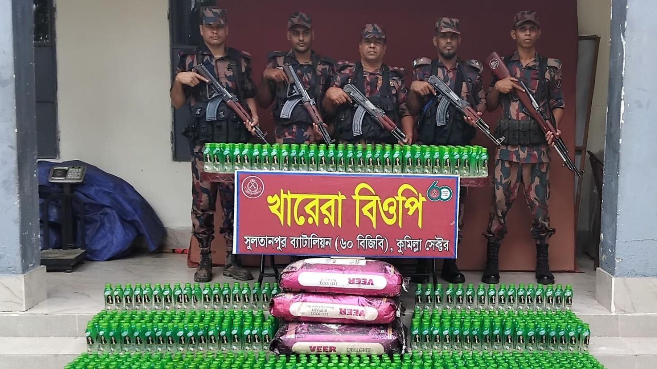 সীমান্তে অভিযানে দেড় কোটি টাকার মালামাল জব্দ