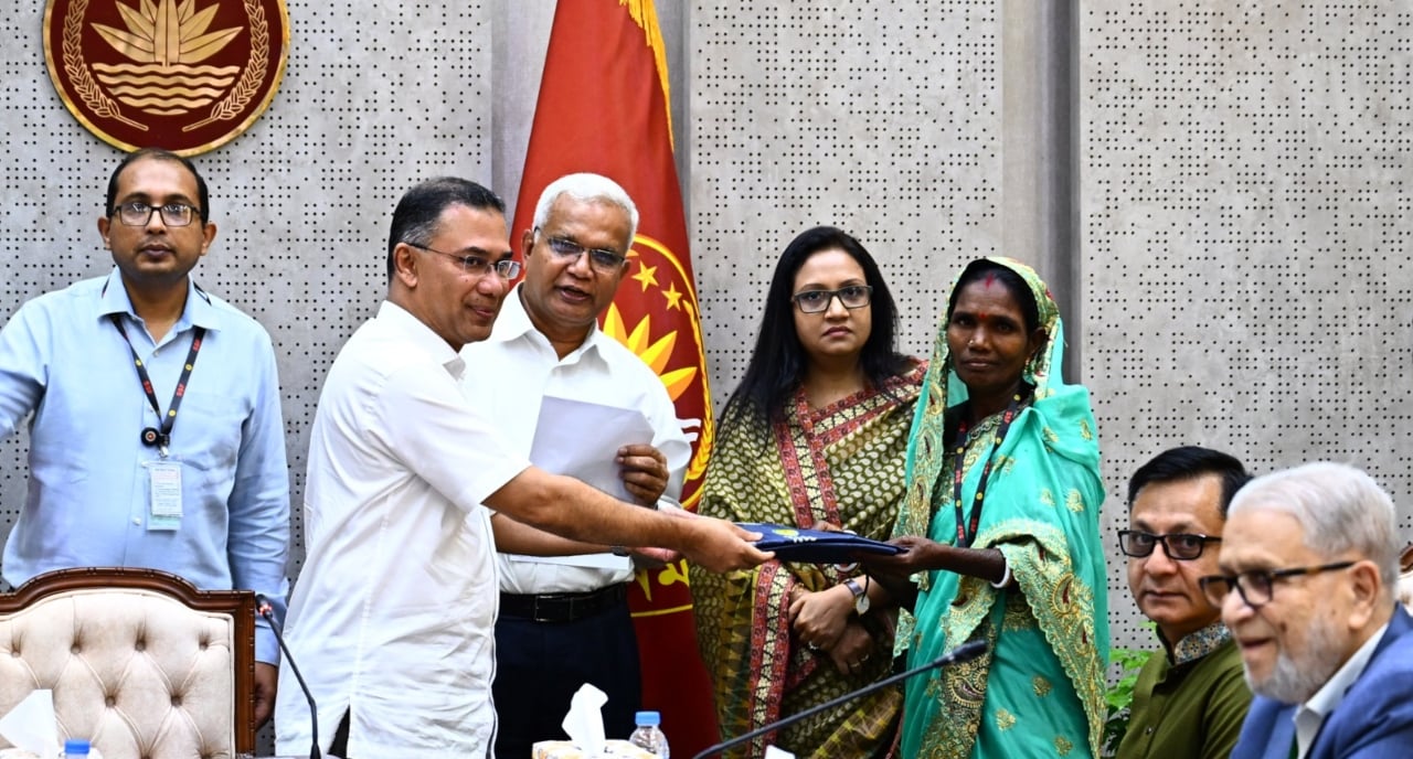 চা শ্রমিকদের পাশে প্রধানমন্ত্রী