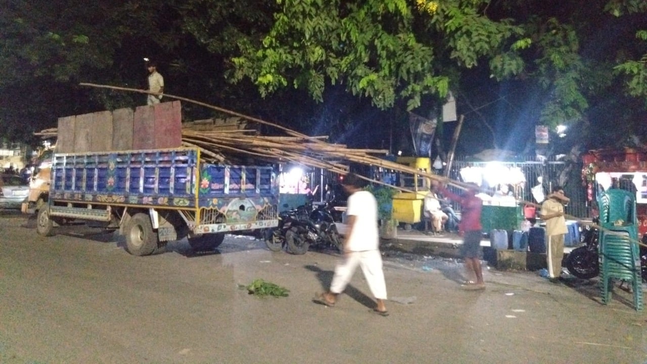 বাহাদুর শাহ পার্ক থেকে দোকান উচ্ছেদ