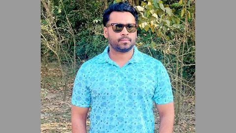 ‘ফোন ধরিস না কেন’ বলে ট্রেনকর্মীদের থাপড়ানোর অভিযোগ যুবদল নেতার বিরুদ্ধে
