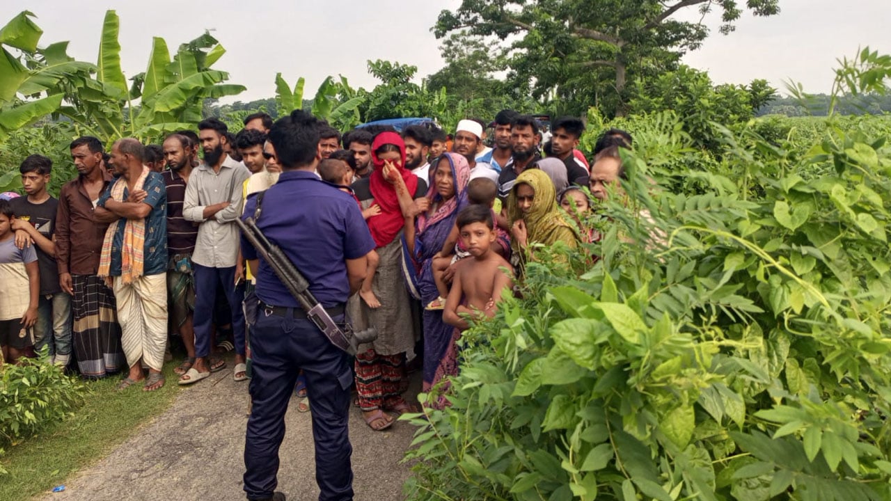 সড়কে পাশে পড়েছিলো হাত-পা কাটা যুবকের মরদেহ