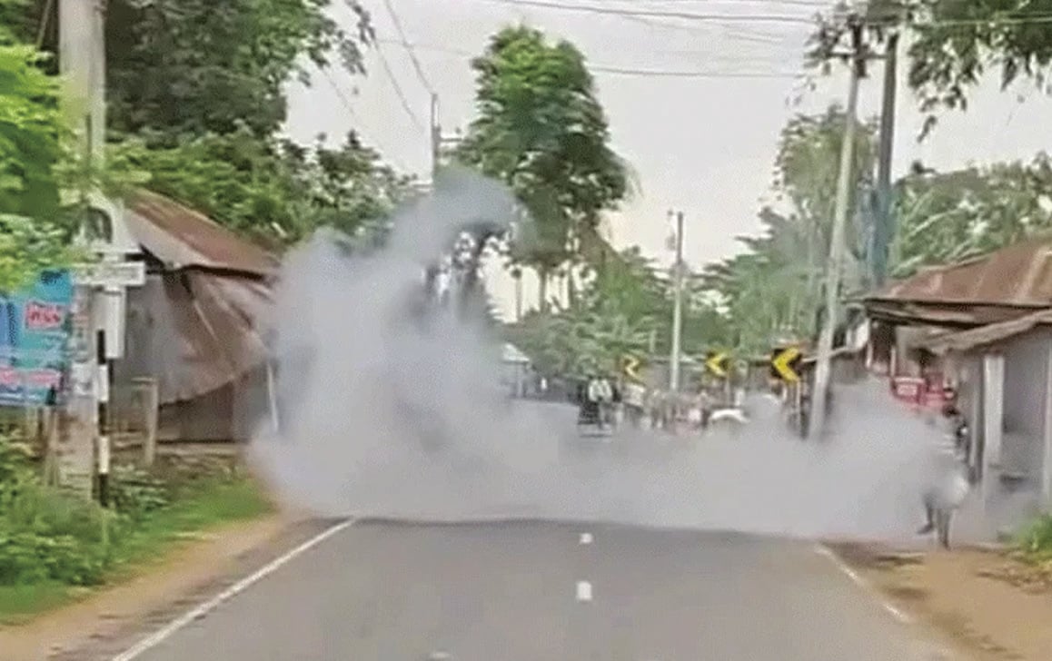 গাইবান্ধায় বিএনপি-জামায়াত সমর্থকদের ধাওয়া-পাল্টা ধাওয়া, ককটেল বিস্ফোরণ