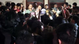 প্রায় ১৮ ঘণ্টা ধরে অবরুদ্ধ চুয়েটের উপাচার্য