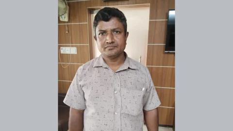 শিক্ষক দিবসের র‍্যালিতে শেখ হাসিনার নামে ব্যানার, প্রধান শিক্ষক আটক