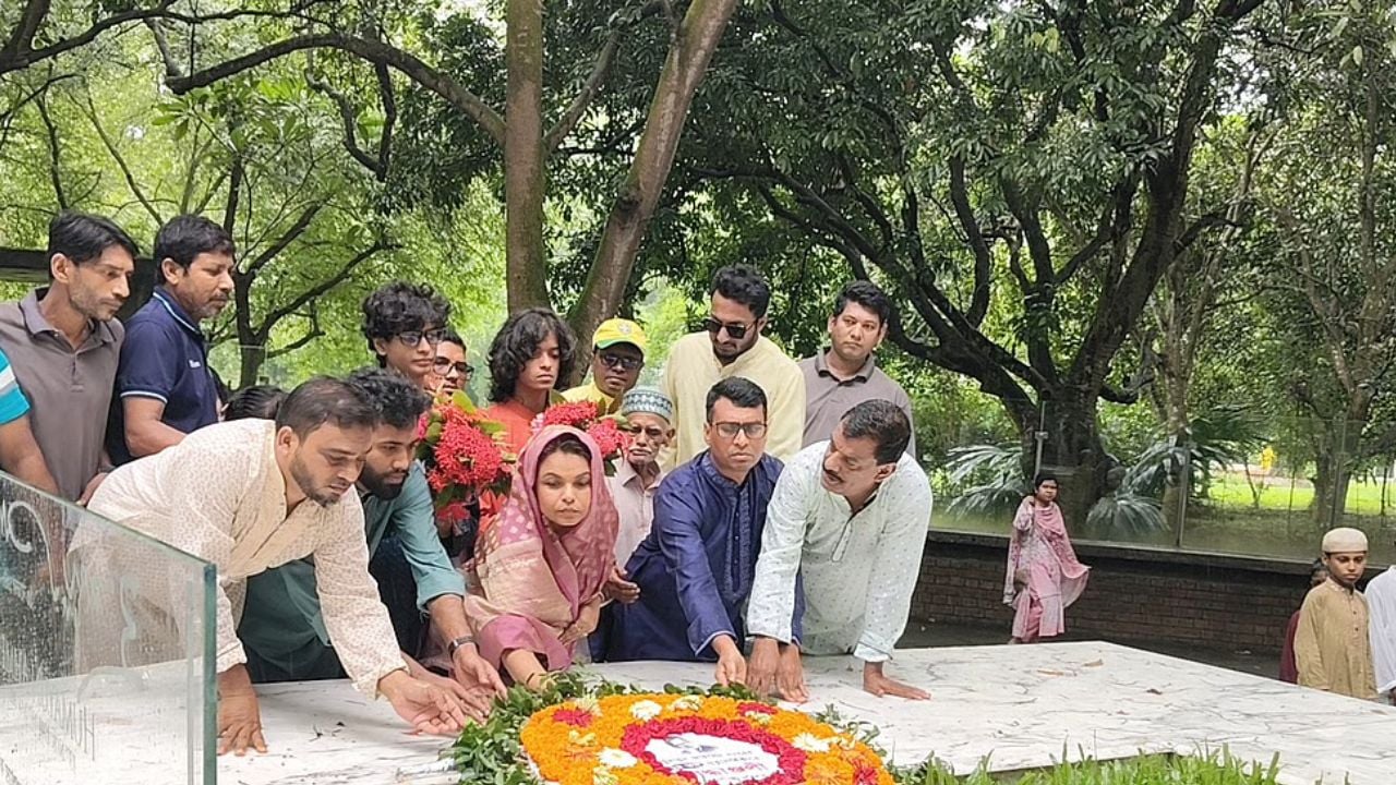 নুহাশপল্লীতে হুমায়ূন আহমেদের মৃত্যুবার্ষিকী উদযাপন