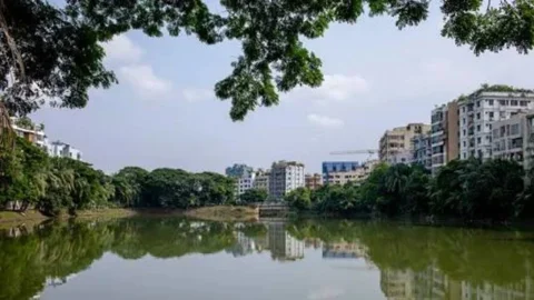 গুলশান লেক থেকে অজ্ঞাত যুবকের মরদেহ উদ্ধার