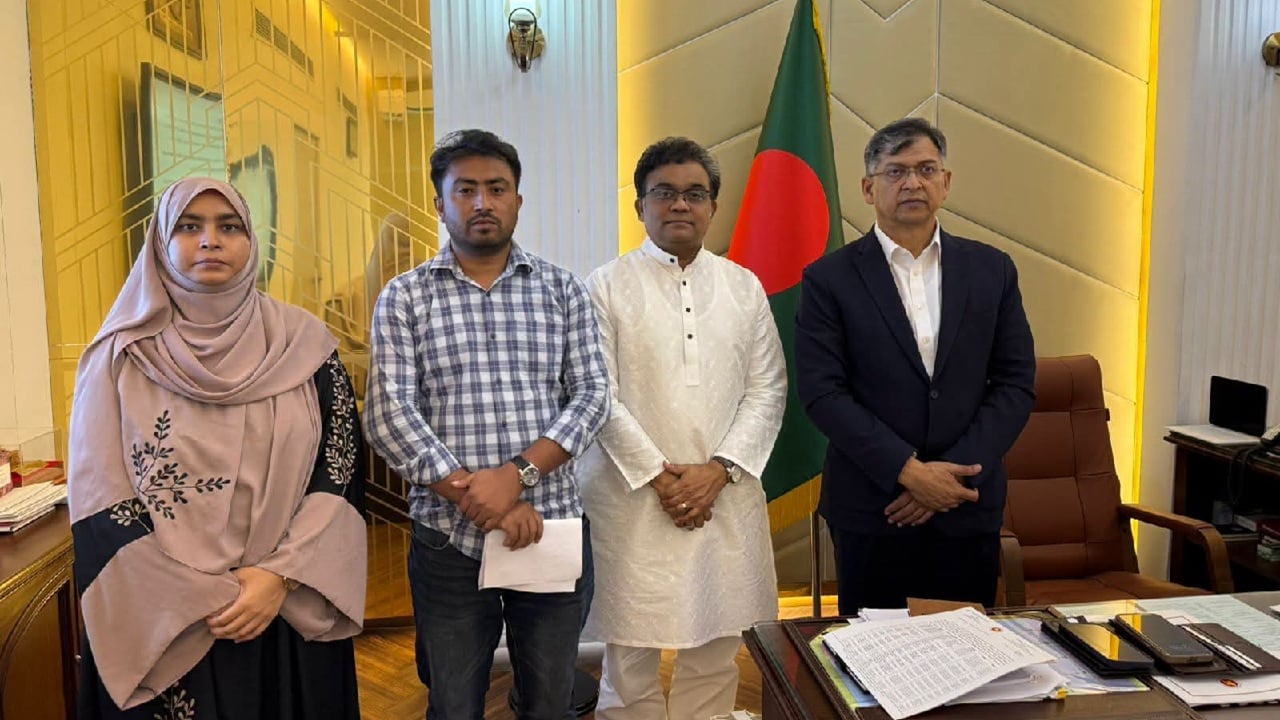 জাবির ধর্ষণচেষ্টা ঘটনায় স্বরাষ্ট্রমন্ত্রীর সঙ্গে উপাচার্যের বৈঠক