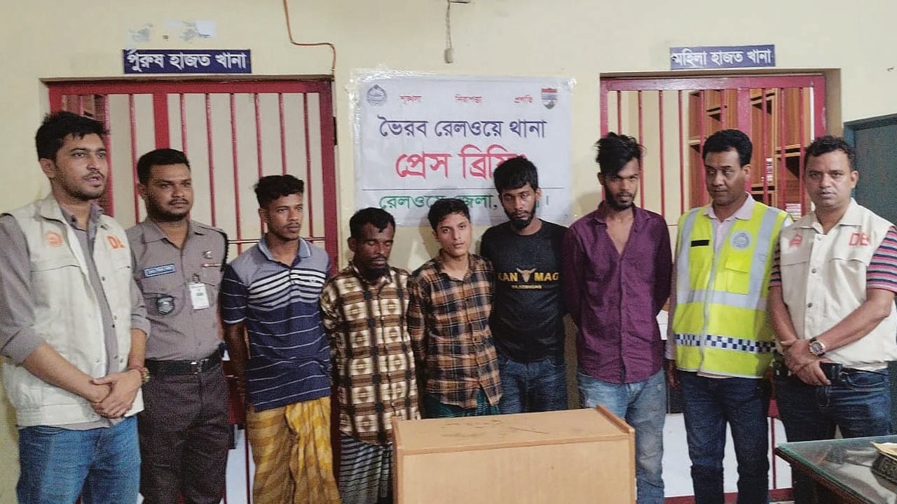 বাক্প্রতিবন্ধী বৃদ্ধ ববি বেগমের মৃত্যুর ঘটনায় জড়িত অভিযোগে গ্রেপ্তার ৫ জন