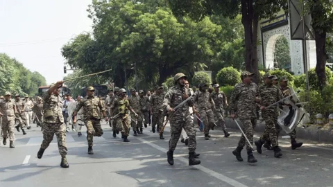 দিল্লিতে বিক্ষোভ: এক মাস মোতায়েন থাকবে ২০ হাজার প্যারামিলিটারি 