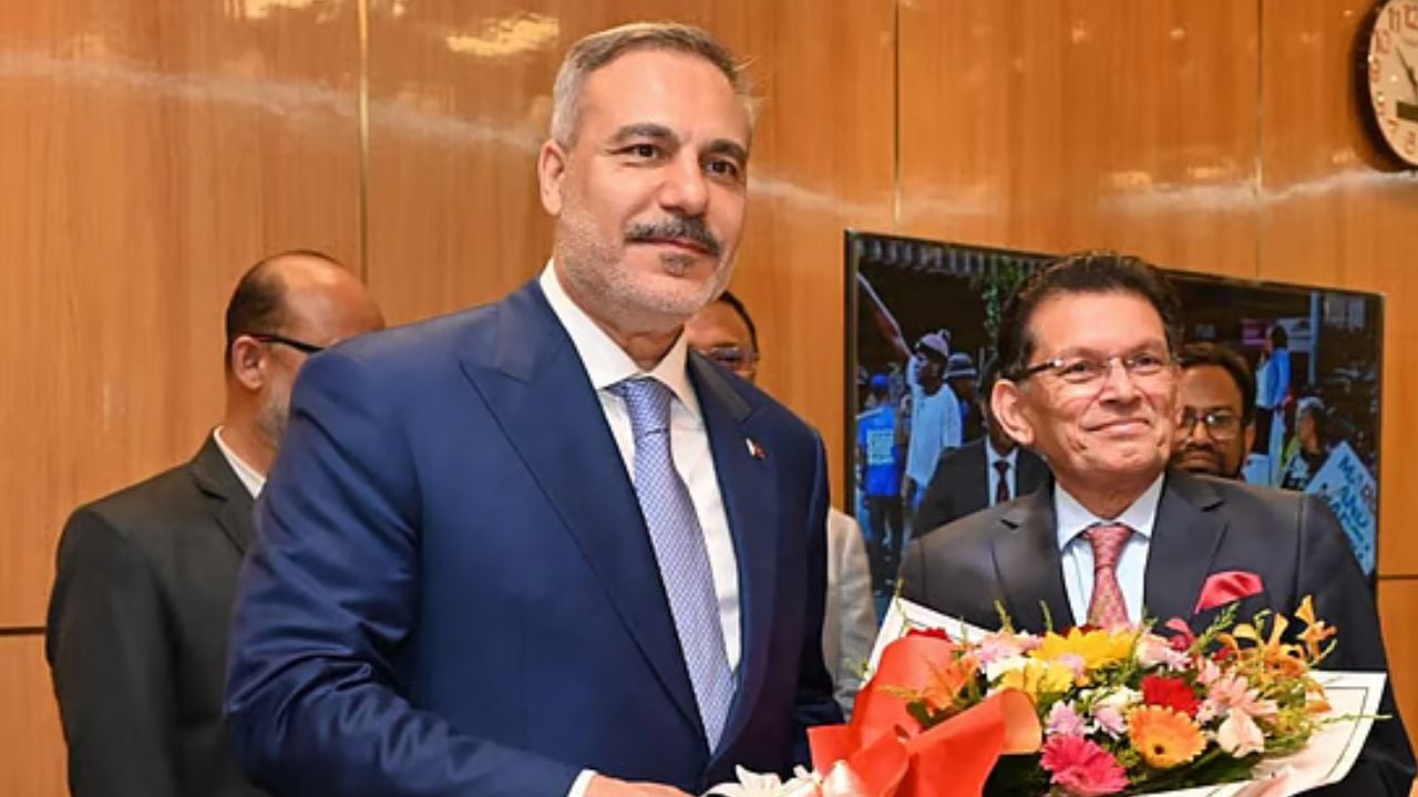 ৩ দিনের সফরে ঢাকায় তুরস্কের পররাষ্ট্রমন্ত্রী