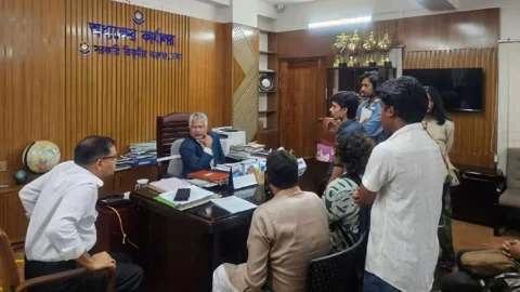 ছাত্র মৈত্রীর নেতাদের ওপর ছাত্রদলের হামলা, ৩ দাবিতে স্মারকলিপি