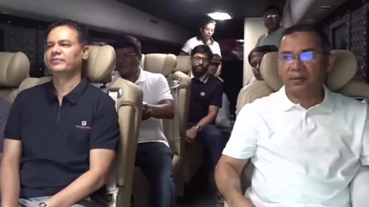 কিশোরগঞ্জের পথে প্রধানমন্ত্রী