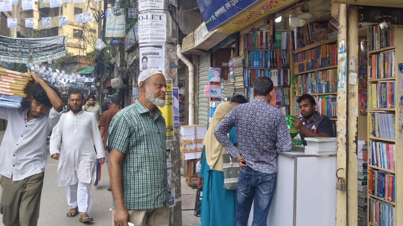 বইয়ের গন্ধে বেঁচে থাকা এক ঐতিহ্যের নাম বাংলাবাজার ৩