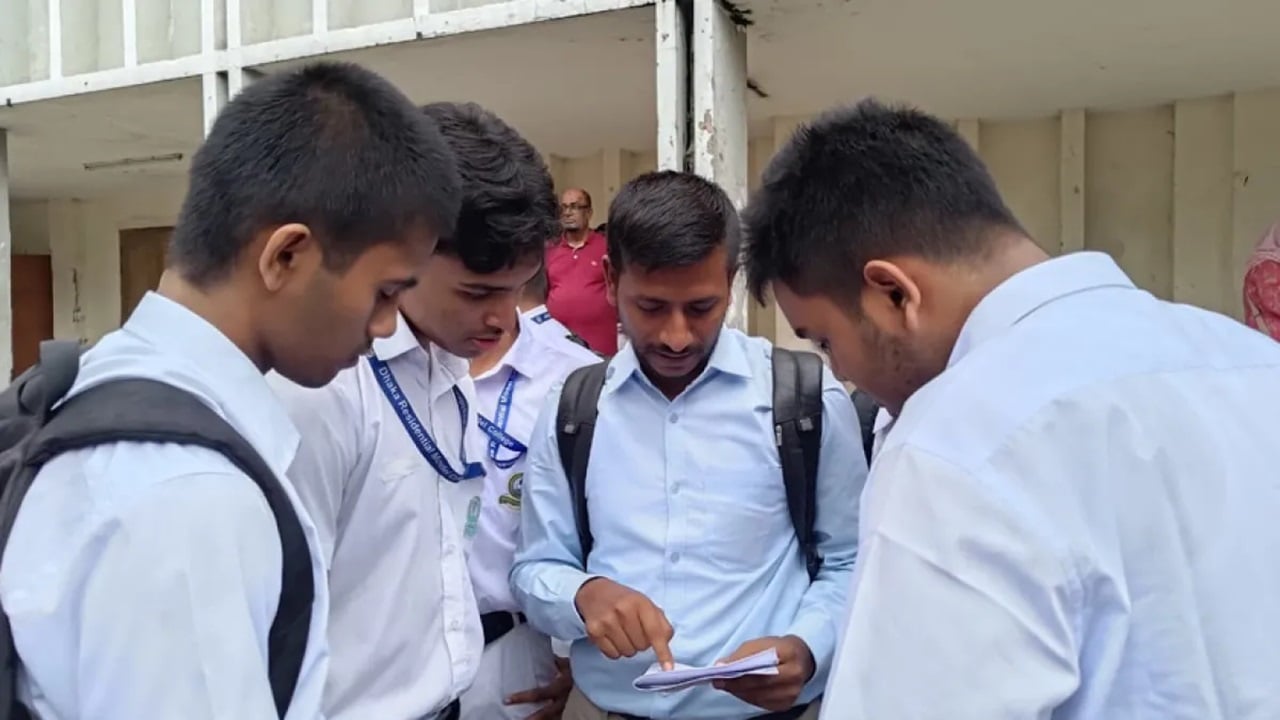 এসএসসি পরীক্ষার খাতা চ্যালেঞ্জের নতুন নিয়ম। ছবি: সংগৃহীত